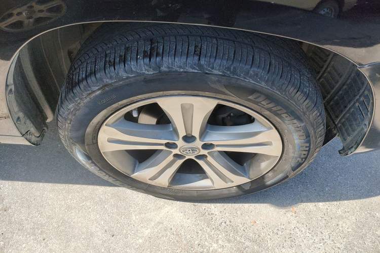 Used Toyota Highlander 2011 2.7L Two-Wheel Drive 7-Seater Luxury Edition Right Front Wheel Hub