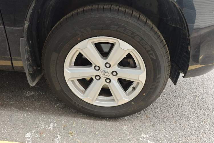 Used Toyota Highlander 2011 2.7L Two-Wheel Drive 5-Seater Elite Edition Right Front Wheel Hub