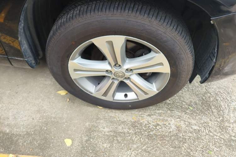 Used Toyota Highlander 2011 2.7L Two-Wheel Drive 7-Seater Luxury Edition Right Front Wheel Hub