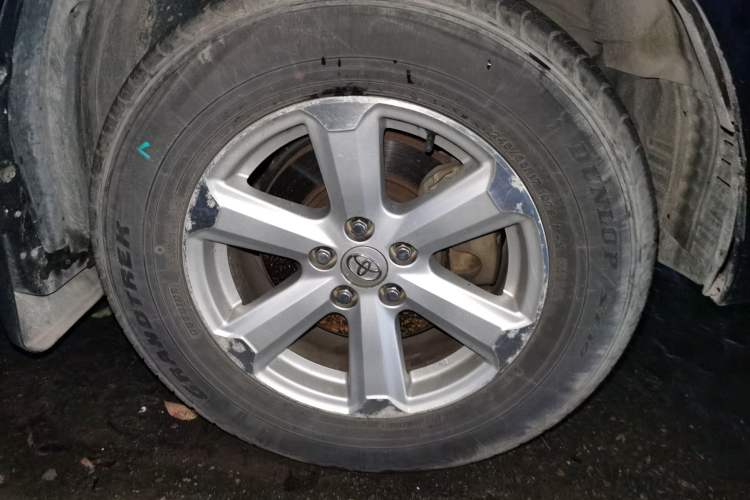 Used Toyota Highlander 2011 2.7L Two-Wheel Drive 7-Seater Elite Edition Right Front Wheel Hub