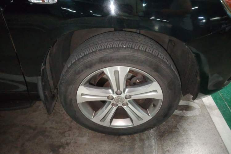 Used Toyota Highlander 2011 2.7L Two-Wheel Drive 7-Seater Luxury Edition Right Front Wheel Hub