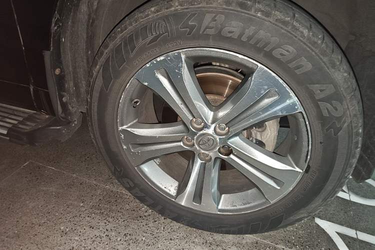 Used Toyota Highlander 2011 2.7L Two-Wheel Drive 7-Seater Luxury Navigation Edition Right Front Wheel Hub