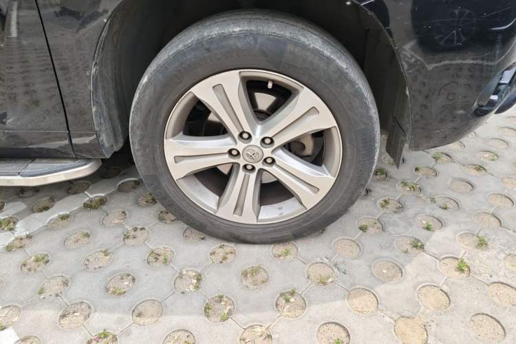 Used Toyota Highlander 2011 2.7L Two-Wheel Drive 7-Seater Luxury Edition Right Front Wheel Hub