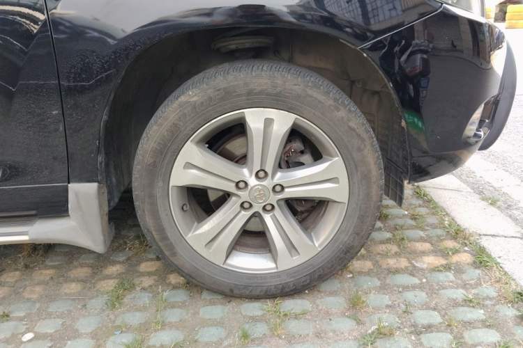 Used Toyota Highlander 2011 2.7L Two-Wheel Drive 7-Seater Luxury Edition Right Front Wheel Hub