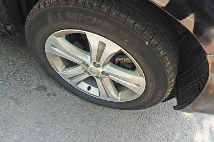 Used Toyota Highlander 2011 2.7L Two-Wheel Drive 7-Seater Luxury Navigation Edition Right Front Wheel Hub