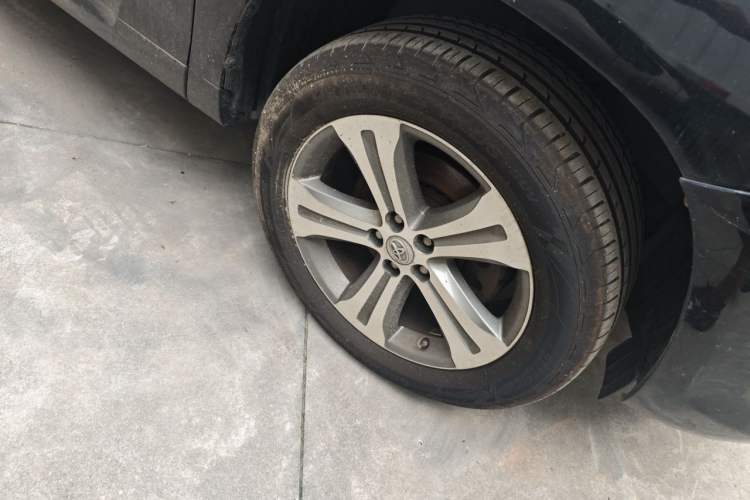Used Toyota Highlander 2011 2.7L Two-Wheel Drive 7-Seater Luxury Edition Right Front Wheel Hub