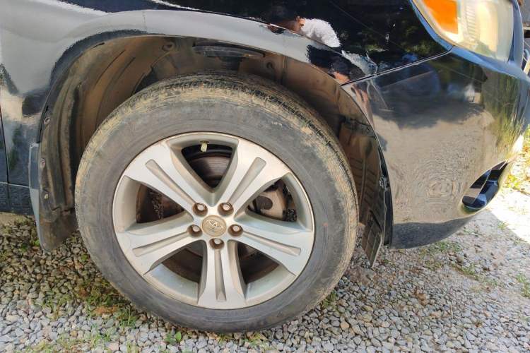 Used Toyota Highlander 2011 2.7L Two-Wheel Drive 7-Seater Luxury Edition Right Front Wheel Hub