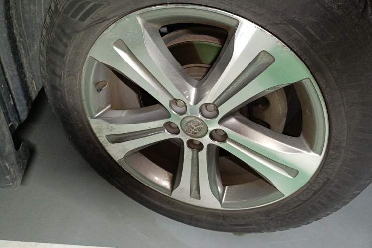 Used Toyota Highlander 2011 2.7L Two-Wheel Drive 7-Seater Luxury Navigation Edition Right Front Wheel Hub