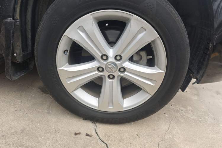 Used Toyota Highlander 2011 2.7L Two-Wheel Drive 7-Seater Supreme Edition Right Front Wheel Hub