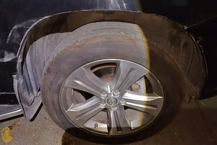 Used Toyota Highlander 2011 2.7L Two-Wheel Drive 5-Seater Sport Edition Right Front Wheel Hub