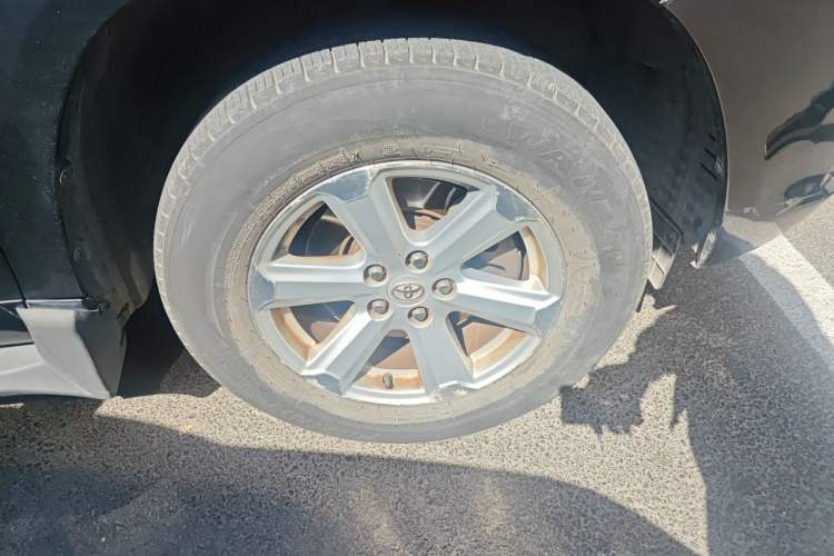 Used Toyota Highlander 2011 2.7L Two-Wheel Drive 5-Seater Elite Edition Right Front Wheel Hub