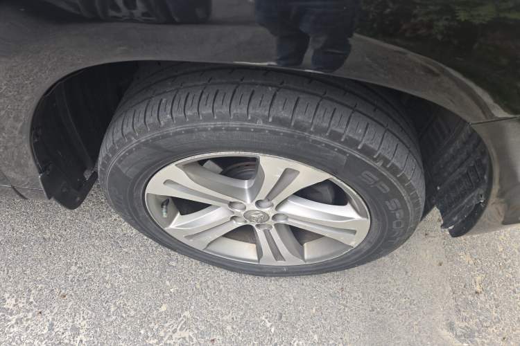 Used Toyota Highlander 2011 2.7L Two-Wheel Drive 7-Seater Elite Edition Right Front Wheel Hub