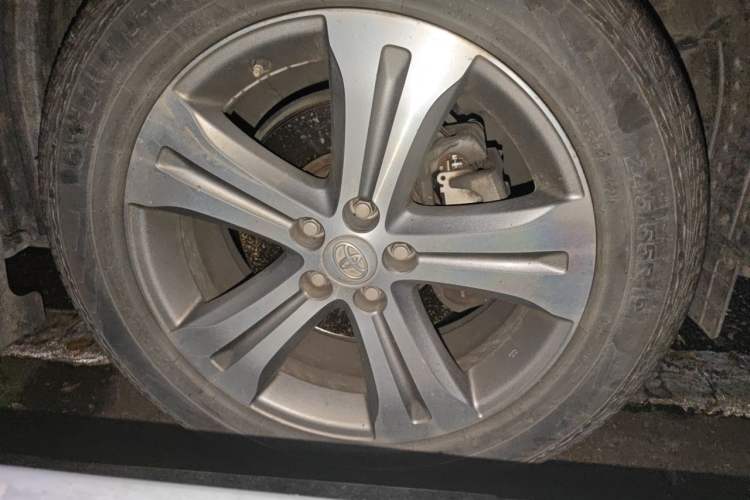 Used Toyota Highlander 2011 2.7L Two-Wheel Drive 7-Seater Luxury Edition Right Front Wheel Hub