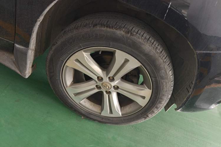 Used Toyota Highlander 2011 2.7L Two-Wheel Drive 7-Seater Luxury Navigation Edition Right Front Wheel Hub