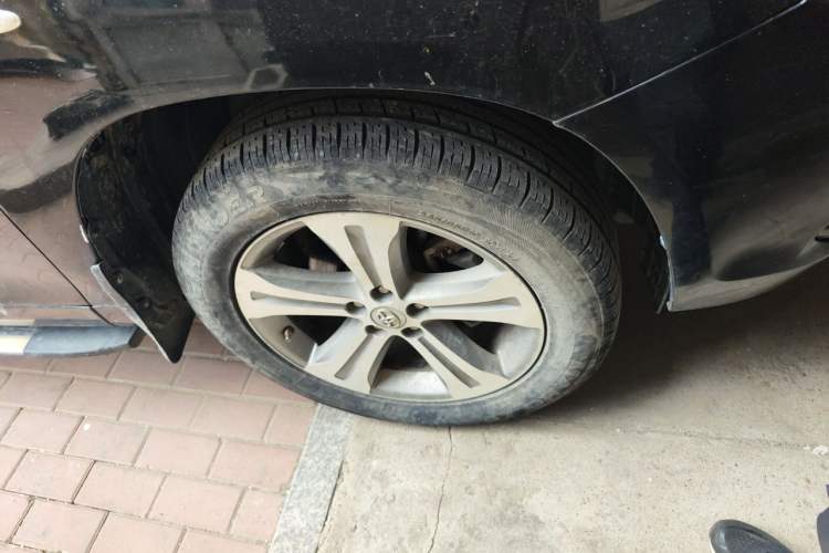 Used Toyota Highlander 2011 2.7L Two-Wheel Drive 7-Seater Luxury Edition Right Front Wheel Hub