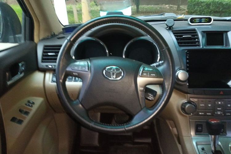 Used Toyota Highlander 2011 2.7L Two-Wheel Drive 7-Seater Luxury Edition Steering Wheel