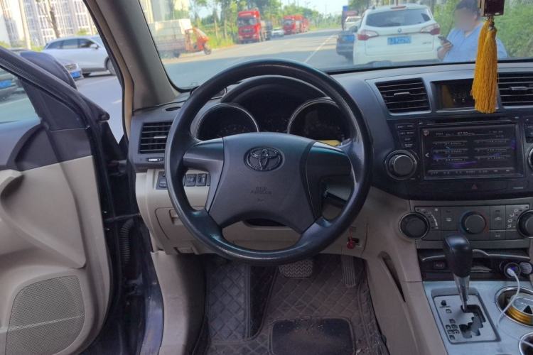 Used Toyota Highlander 2011 2.7L Two-Wheel Drive 5-Seater Elite Edition Steering Wheel