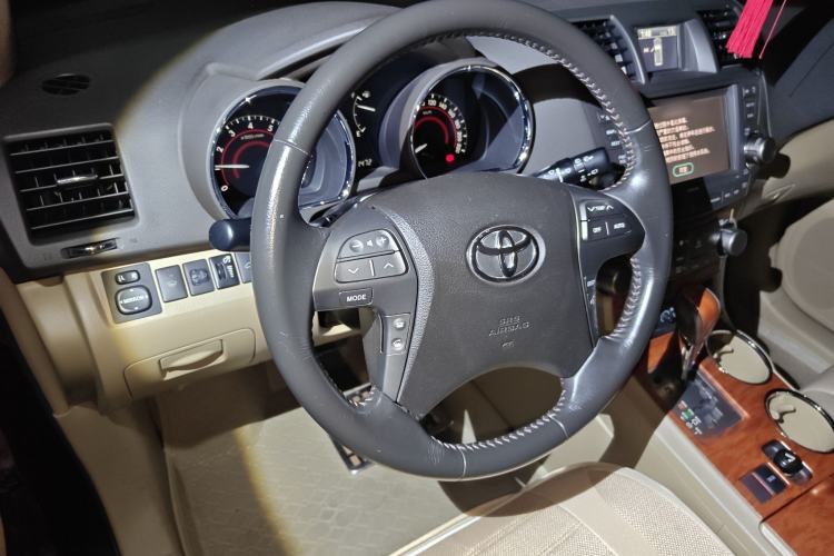 Used Toyota Highlander 2011 2.7L Two-Wheel Drive 7-Seater Supreme Edition Steering Wheel