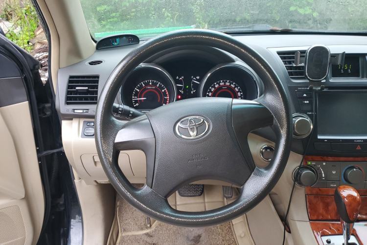 Used Toyota Highlander 2011 2.7L Two-Wheel Drive 7-Seater Elite Edition Steering Wheel