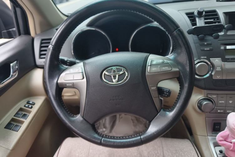 Used Toyota Highlander 2011 2.7L Two-Wheel Drive 7-Seater Luxury Edition Steering Wheel