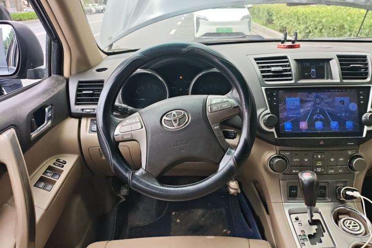 Used Toyota Highlander 2011 2.7L Two-Wheel Drive 7-Seater Luxury Edition Steering Wheel
