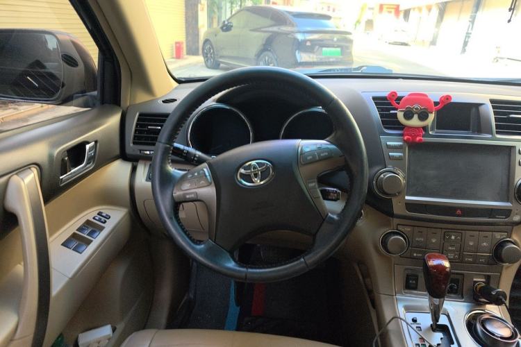 Used Toyota Highlander 2011 2.7L Two-Wheel Drive 7-Seater Luxury Edition Steering Wheel