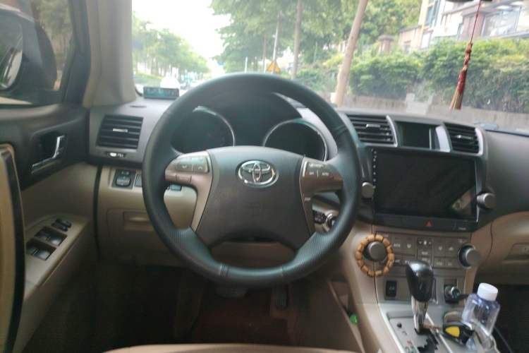 Used Toyota Highlander 2011 2.7L Two-Wheel Drive 7-Seater Elite Edition Steering Wheel