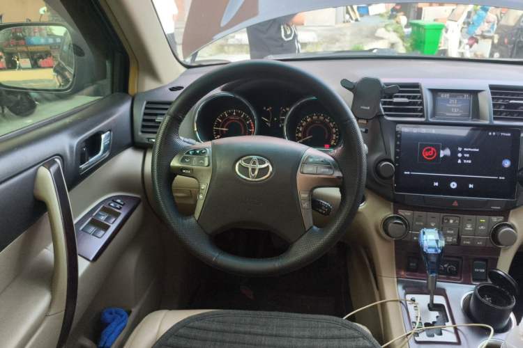 Used Toyota Highlander 2011 2.7L Two-Wheel Drive 7-Seater Supreme Edition Steering Wheel