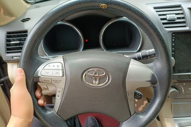 Used Toyota Highlander 2011 2.7L Two-Wheel Drive 5-Seater Elite Edition Steering Wheel