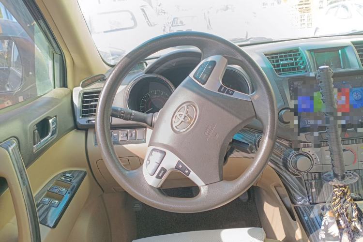 Used Toyota Highlander 2011 2.7L Two-Wheel Drive 5-Seater Elite Edition Steering Wheel