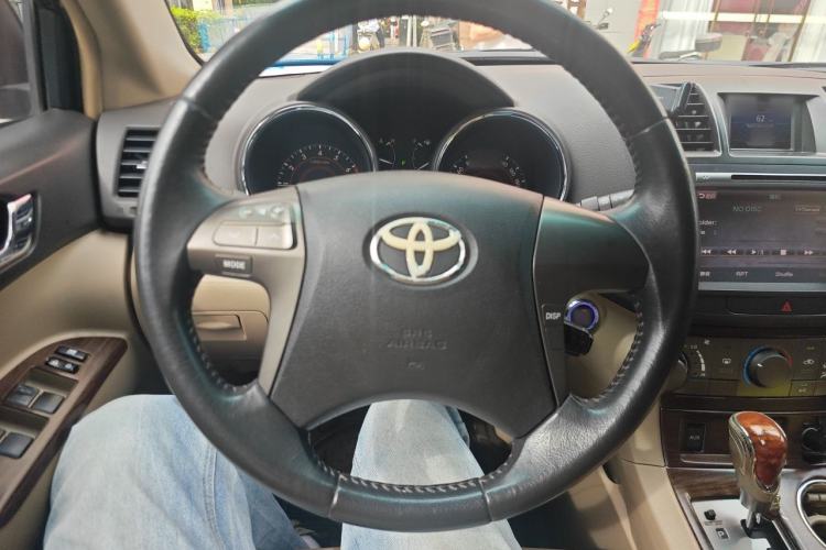 Used Toyota Highlander 2011 2.7L Two-Wheel Drive 5-Seater Sport Edition Steering Wheel