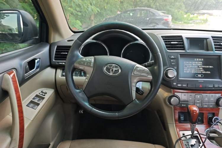 Used Toyota Highlander 2011 2.7L Two-Wheel Drive 7-Seater Supreme Edition Steering Wheel