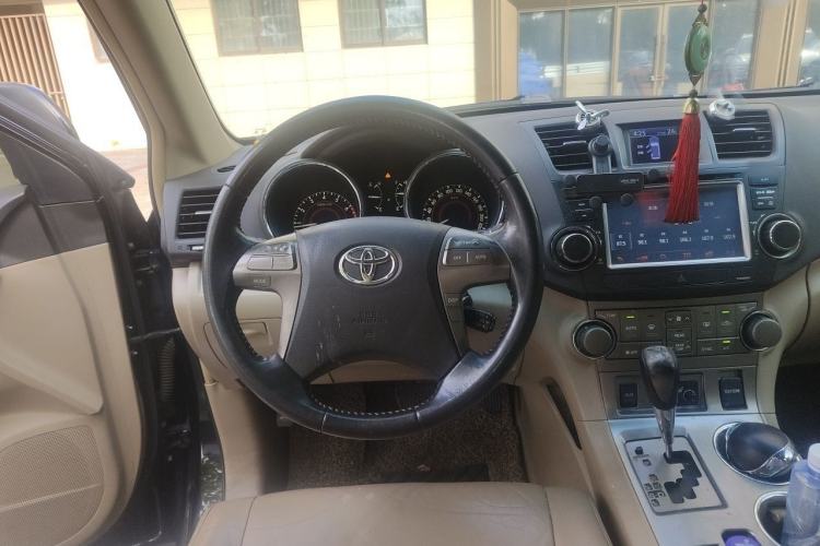 Used Toyota Highlander 2011 2.7L Two-Wheel Drive 7-Seater Luxury Edition Steering Wheel