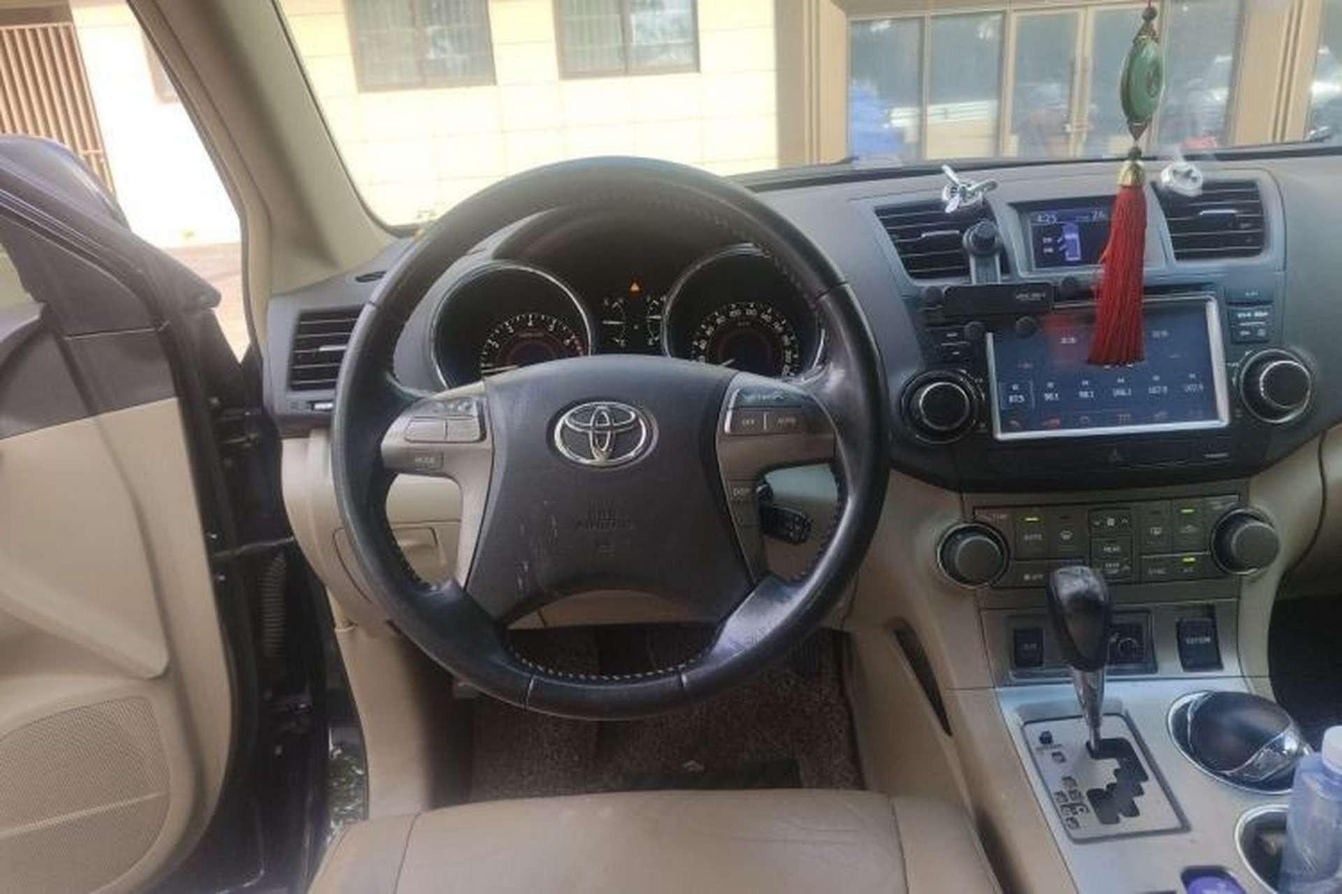Used Toyota Highlander 2011 2.7L Two-Wheel Drive 7-Seater Luxury Edition Steering Wheel