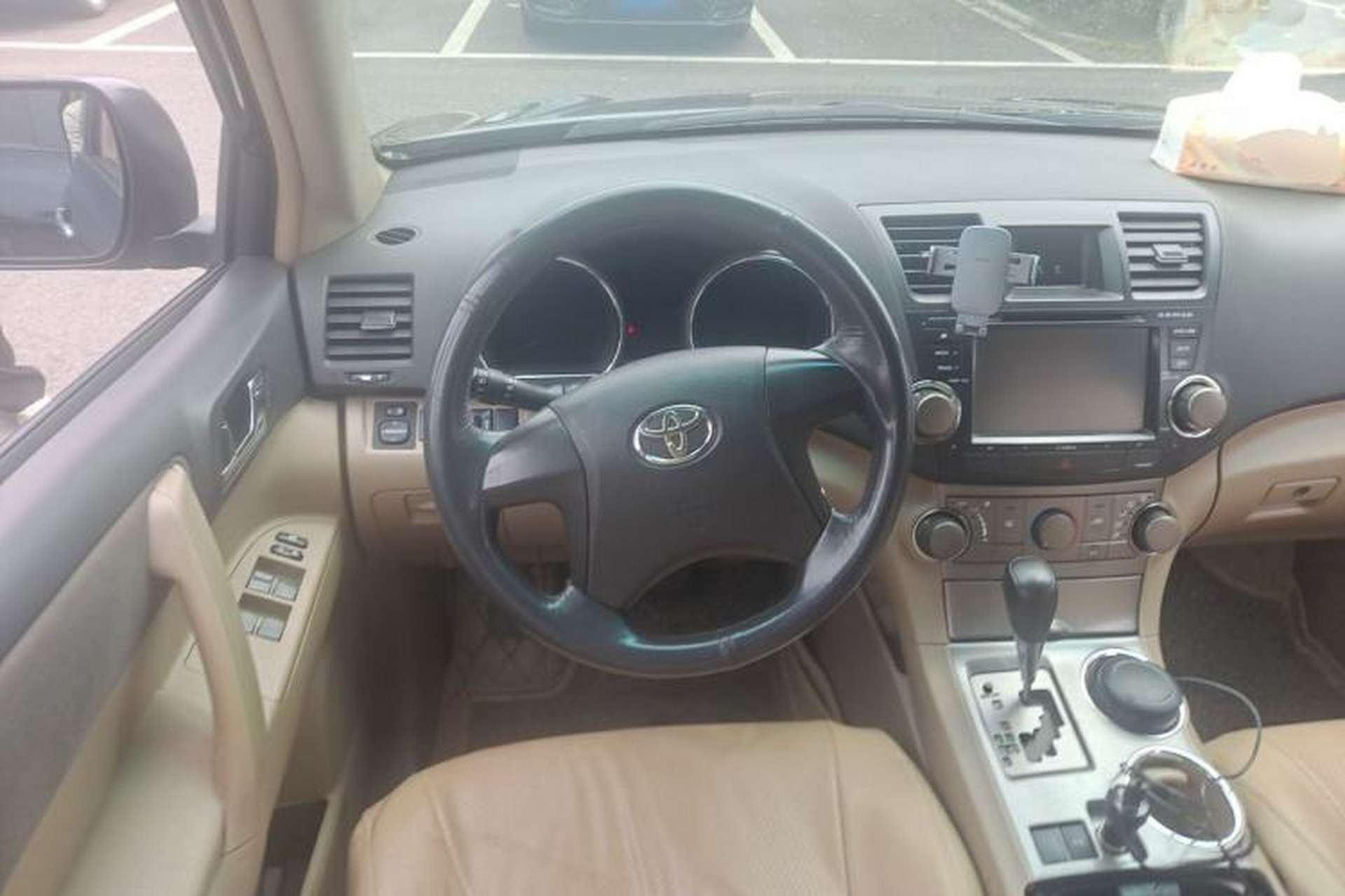 Used Toyota Highlander 2011 2.7L Two-Wheel Drive 5-Seater Elite Edition Steering Wheel
