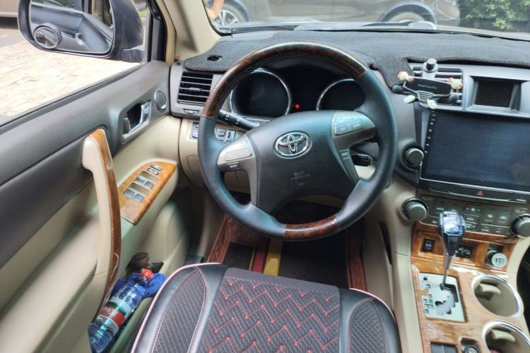 Used Toyota Highlander 2011 2.7L Two-Wheel Drive 7-Seater Luxury Edition Steering Wheel
