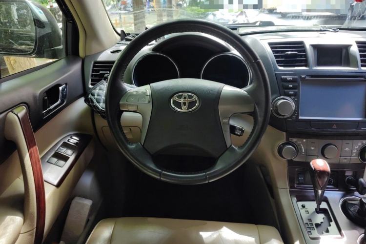 Used Toyota Highlander 2011 2.7L Two-Wheel Drive 5-Seater Sport Edition Steering Wheel