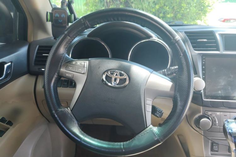 Used Toyota Highlander 2011 2.7L Two-Wheel Drive 5-Seater Sport Edition Steering Wheel