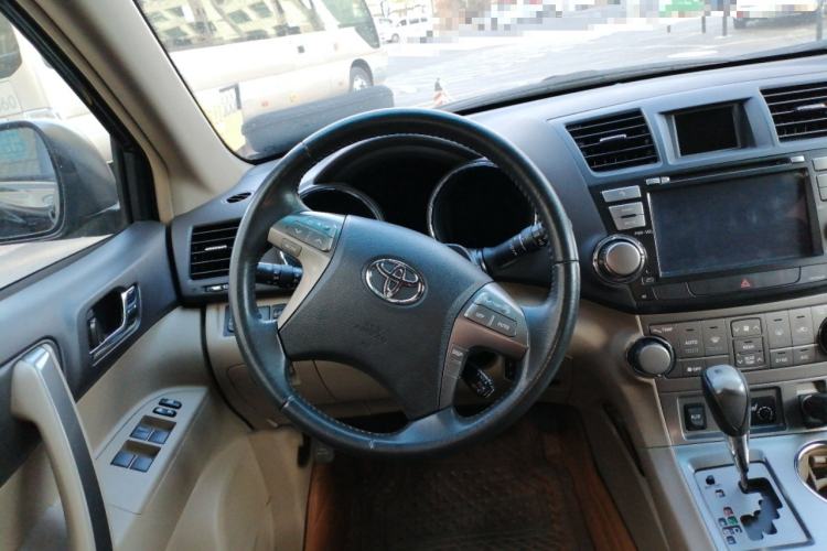 Used Toyota Highlander 2011 2.7L Two-Wheel Drive 7-Seater Luxury Edition Steering Wheel