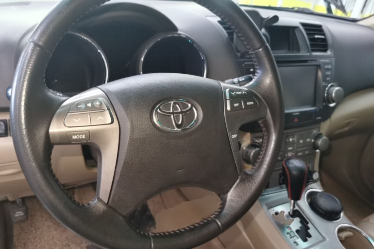 Used Toyota Highlander 2011 2.7L Two-Wheel Drive 7-Seater Luxury Edition Steering Wheel
