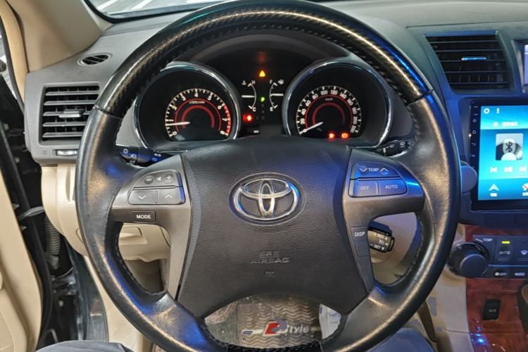 Used Toyota Highlander 2011 2.7L Two-Wheel Drive 7-Seater Luxury Edition Steering Wheel