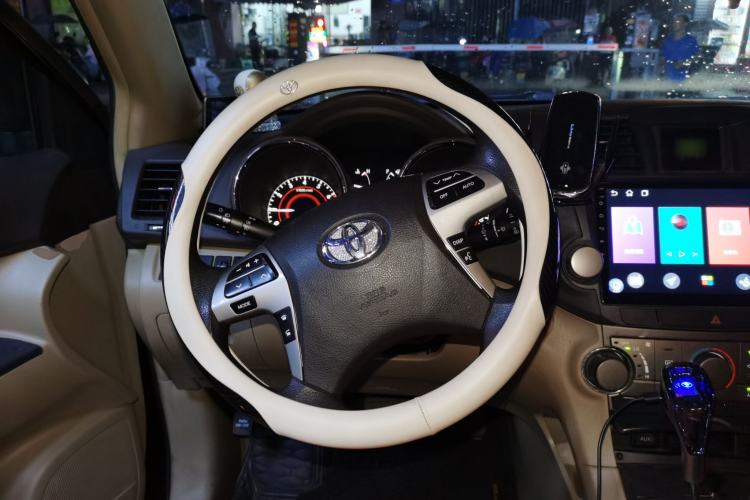 Used Toyota Highlander 2011 2.7L Two-Wheel Drive 7-Seater Elite Edition Steering Wheel