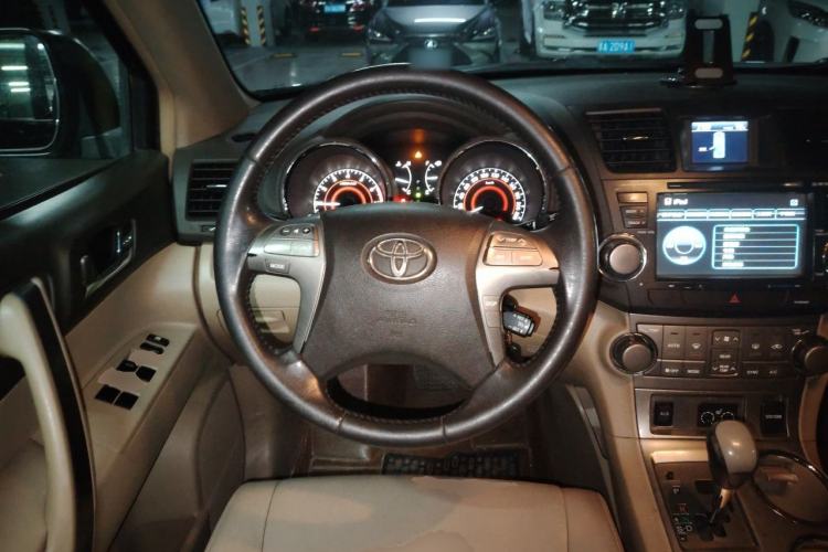Used Toyota Highlander 2011 2.7L Two-Wheel Drive 7-Seater Luxury Edition Steering Wheel