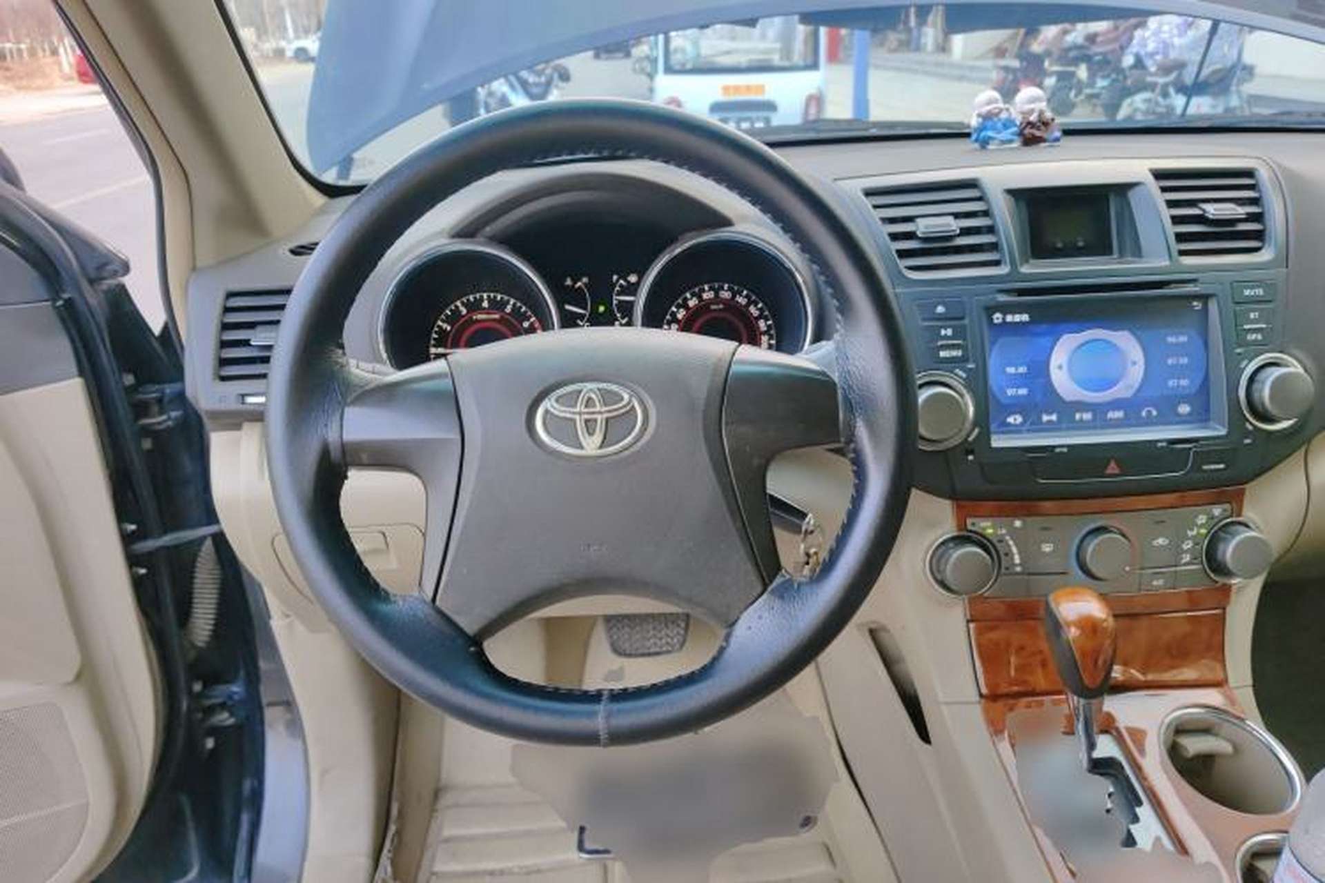 Used Toyota Highlander 2011 2.7L Two-Wheel Drive 5-Seater Elite Edition Steering Wheel