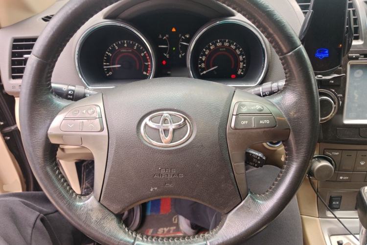 Used Toyota Highlander 2011 2.7L Two-Wheel Drive 7-Seater Luxury Edition Steering Wheel