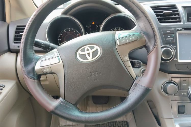 Used Toyota Highlander 2011 2.7L Two-Wheel Drive 7-Seater Luxury Edition Steering Wheel