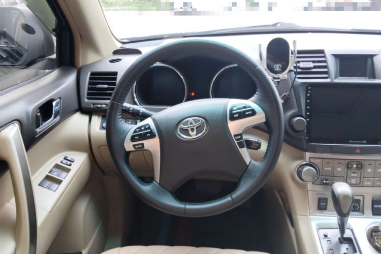 Used Toyota Highlander 2011 2.7L Two-Wheel Drive 7-Seater Luxury Edition Steering Wheel