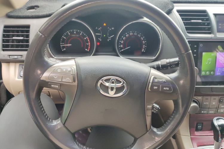 Used Toyota Highlander 2011 2.7L Two-Wheel Drive 7-Seater Luxury Edition Steering Wheel