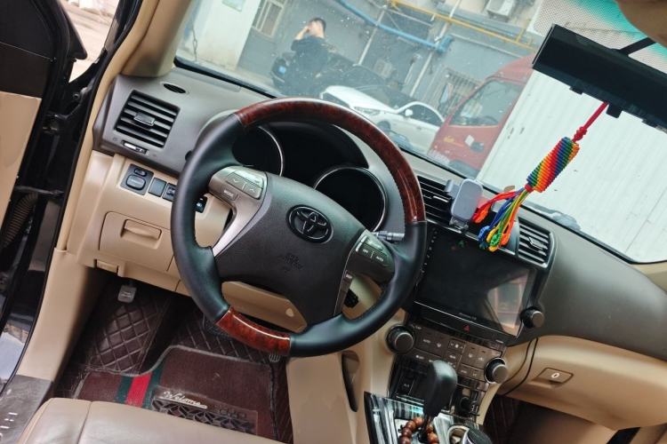 Used Toyota Highlander 2011 2.7L Two-Wheel Drive 7-Seater Luxury Edition Steering Wheel