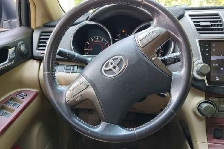 Used Toyota Highlander 2011 2.7L Two-Wheel Drive 7-Seater Luxury Edition Steering Wheel